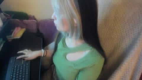 Snapshot of sammysammy_ chatting on June 1, 8:05 am online show from June 1, 8:05 am