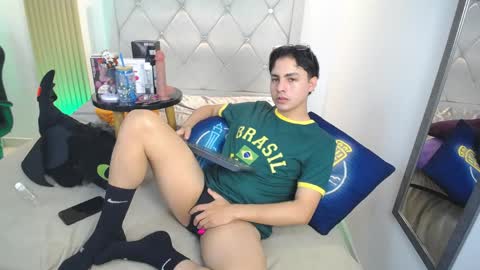 Snapshot of samu_foxxx chatting on May 4, 9:33 pm SAMU online show from May 4, 9:33 pm