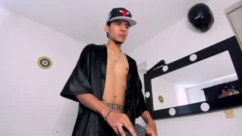   online show from April 4, 8:39 pm