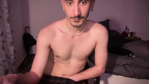 Snapshot of samuelforhim chatting on April 21, 8:12 pm samuelforhim online show from April 21, 8:12 pm