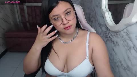 Snapshot of samy_collen_v chatting on February 25, 12:59 pm Samy online show from February 25, 12:59 pm