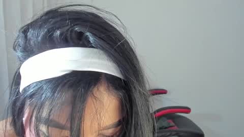 Snapshot of samy_jonnes_ chatting on January 10, 12:17 am Hello I am absent due to a family calamity I will return soon-hola estoy ausente por un problema familiar volvere pronto. online show from January 10, 12:17 am