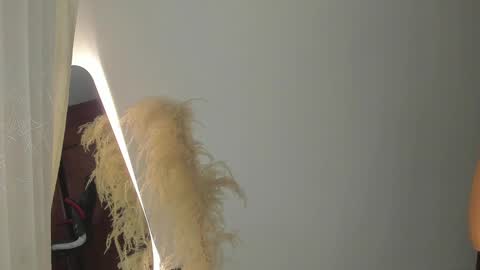 Snapshot of samy_jonnes_ chatting on February 19, 11:25 pm Hello I am absent due to a family calamity I will return soon-hola estoy ausente por un problema familiar volvere pronto. online show from February 19, 11:25 pm