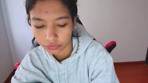 Snapshot of samy_jonnes_ chatting on October 19, 9:59 pm Hello I am absent due to a family calamity I will return soon-hola estoy ausente por un problema familiar volvere pronto. online show from October 19, 9:59 pm