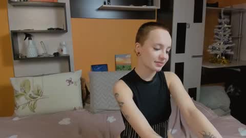 Snapshot of samyscott chatting on December 19, 7:15 am SamyScott online show from December 19, 7:15 am