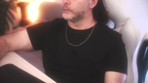 Snapshot of sanders_white chatting on March 3, 5:07 pm Sanders online show from March 3, 5:07 pm