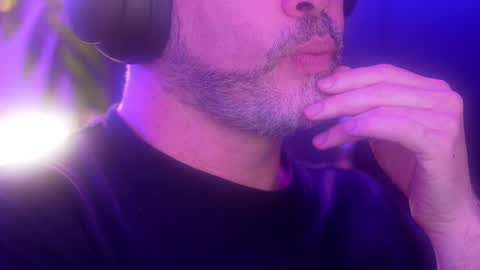 Snapshot of sanders_white chatting on September 20, 2:01 am Sanders online show from September 20, 2:01 am