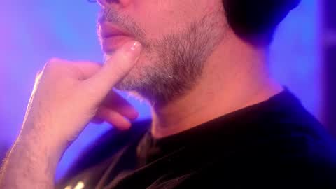 Snapshot of sanders_white chatting on November 16, 11:32 pm Sanders online show from November 16, 11:32 pm