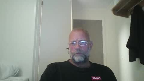 sandnesrune523 online show from September 25, 5:38 pm
