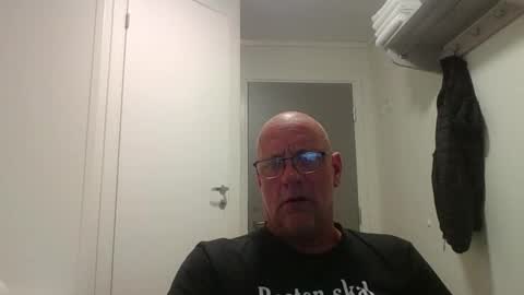 sandnesrune523 online show from April 13, 3:39 pm