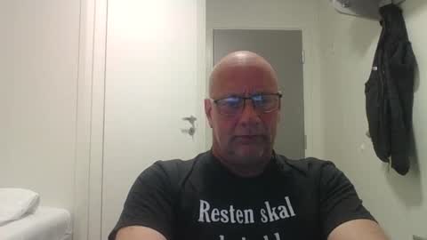 sandnesrune523 online show from April 14, 5:08 pm