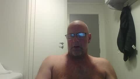 sandnesrune523 online show from April 16, 4:52 pm