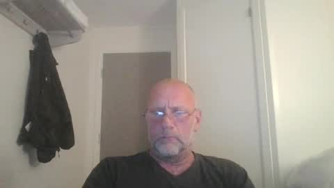 sandnesrune523 online show from June 17, 5:58 pm