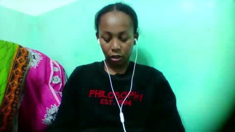 sandra1253099 online show from December 18, 6:47 pm