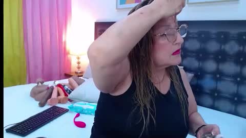 SANDRA online show from April 8, 11:10 am