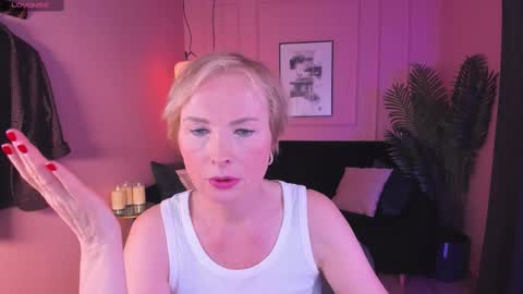 Snapshot of sandra_kind chatting on January 26, 8:57 am Sandra online show from January 26, 8:57 am