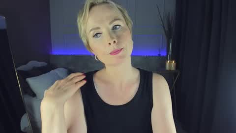 Snapshot of sandra_kind chatting on January 27, 8:51 am Sandra online show from January 27, 8:51 am