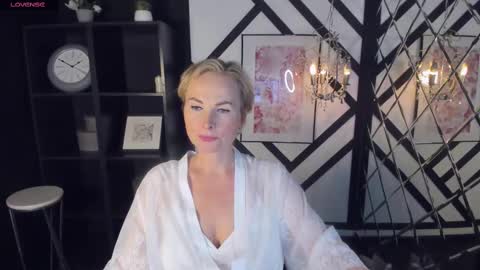 Snapshot of sandra_kind chatting on January 28, 8:36 am Sandra online show from January 28, 8:36 am