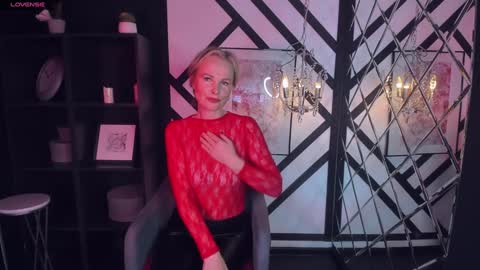 Snapshot of sandra_kind chatting on February 3, 8:24 am Sandra online show from February 3, 8:24 am