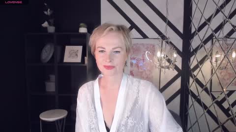 Snapshot of sandra_kind chatting on February 4, 5:21 am Sandra online show from February 4, 5:21 am