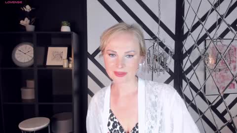 Snapshot of sandra_kind chatting on February 8, 11:55 am Sandra online show from February 8, 11:55 am