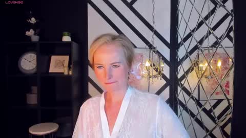 Snapshot of sandra_kind chatting on February 9, 11:47 am Sandra online show from February 9, 11:47 am