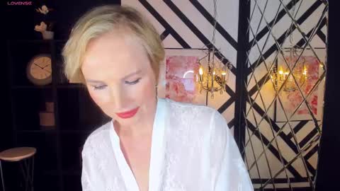 Snapshot of sandra_kind chatting on February 10, 11:57 am Sandra online show from February 10, 11:57 am