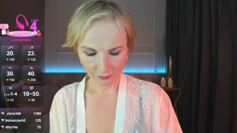 Snapshot of sandra_kind chatting on March 1, 8:34 am Sandra online show from March 1, 8:34 am
