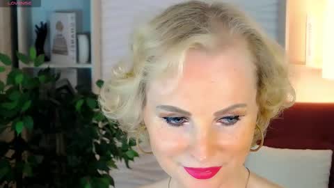 Snapshot of sandra_kind chatting on September 14, 6:01 am Sandra online show from September 14, 6:01 am