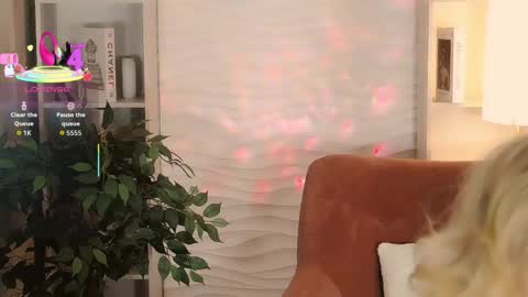 Snapshot of sandra_kind chatting on September 18, 5:53 am Sandra online show from September 18, 5:53 am