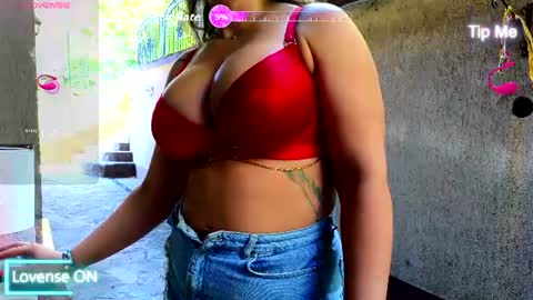 Snapshot of sandra_milano chatting on July 14, 8:08 am Sandra Milano online show from July 14, 8:08 am