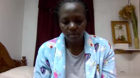 Snapshot of sandra_milly chatting on May 22, 3:02 am sandra online show from May 22, 3:02 am