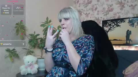 Snapshot of sandrawoolf chatting on December 10, 8:49 pm sandrawoolf online show from December 10, 8:49 pm