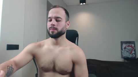 Snapshot of sandro_best chatting on January 5, 10:35 pm DeAlex online show from January 5, 10:35 pm