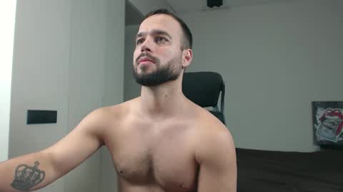 Snapshot of sandro_best chatting on January 7, 5:32 am DeAlex online show from January 7, 5:32 am