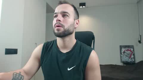 Snapshot of sandro_best chatting on February 1, 4:16 pm DeAlex online show from February 1, 4:16 pm