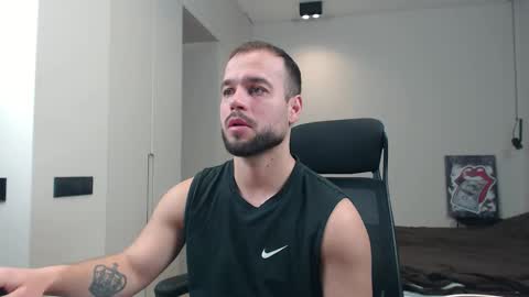 Snapshot of sandro_best chatting on February 6, 8:29 am DeAlex online show from February 6, 8:29 am