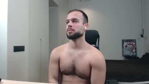 Snapshot of sandro_best chatting on February 11, 8:08 am DeAlex online show from February 11, 8:08 am