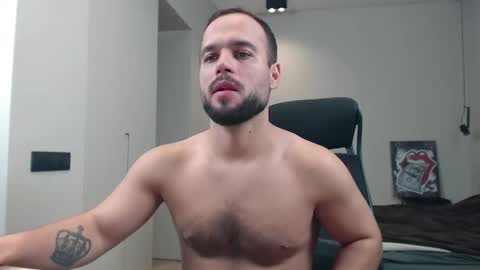 Snapshot of sandro_best chatting on February 15, 1:09 pm DeAlex online show from February 15, 1:09 pm