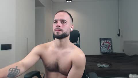 Snapshot of sandro_best chatting on February 20, 1:02 am DeAlex online show from February 20, 1:02 am