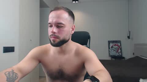 Snapshot of sandro_best chatting on February 20, 9:32 am DeAlex online show from February 20, 9:32 am