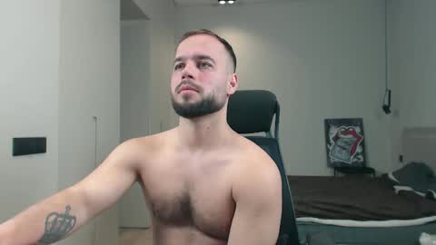 Snapshot of sandro_best chatting on February 20, 11:05 pm DeAlex online show from February 20, 11:05 pm