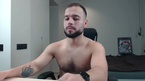 Snapshot of sandro_best chatting on February 25, 9:19 am DeAlex online show from February 25, 9:19 am