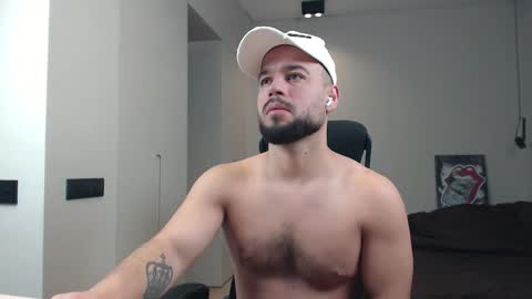 Snapshot of sandro_best chatting on March 1, 2:35 am DeAlex online show from March 1, 2:35 am