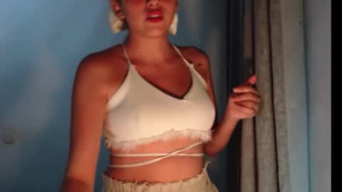 Snapshot of sandy_straw chatting on September 28, 1:55 am sandy_straw online show from September 28, 1:55 am