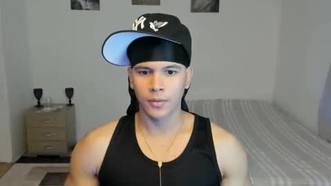 Snapshot of sant_wahlberg chatting on May 20, 10:49 pm Sant online show from May 20, 10:49 pm