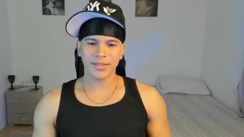 Snapshot of sant_wahlberg chatting on May 25, 11:33 pm Sant online show from May 25, 11:33 pm