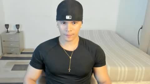 Snapshot of sant_wahlberg chatting on June 7, 1:32 am Sant online show from June 7, 1:32 am