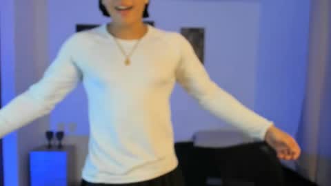 Snapshot of sant_wahlberg chatting on June 14, 12:41 am Sant online show from June 14, 12:41 am
