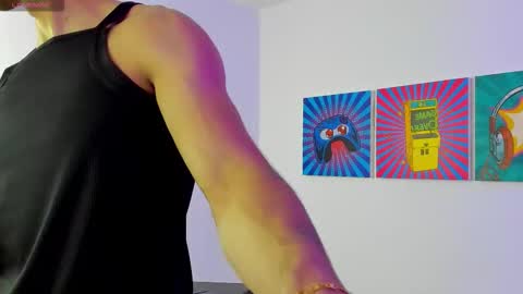 Snapshot of santana_maximo chatting on February 17, 12:45 pm Maximo Santana online show from February 17, 12:45 pm